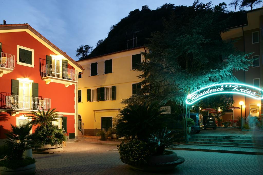 Residence Hotel Kriss Deiva Marina Buitenkant foto