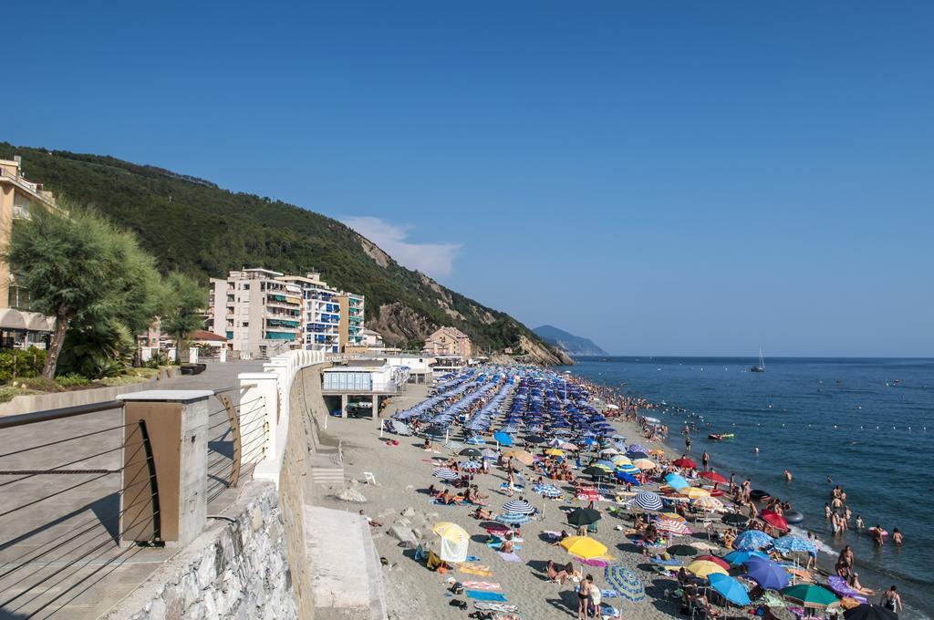 Residence Hotel Kriss Deiva Marina Buitenkant foto