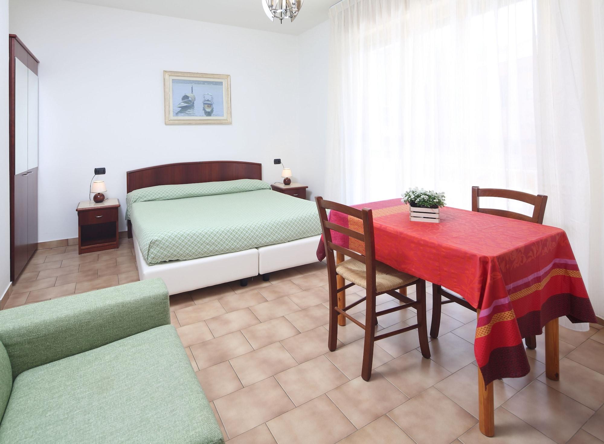 Residence Hotel Kriss Deiva Marina Buitenkant foto