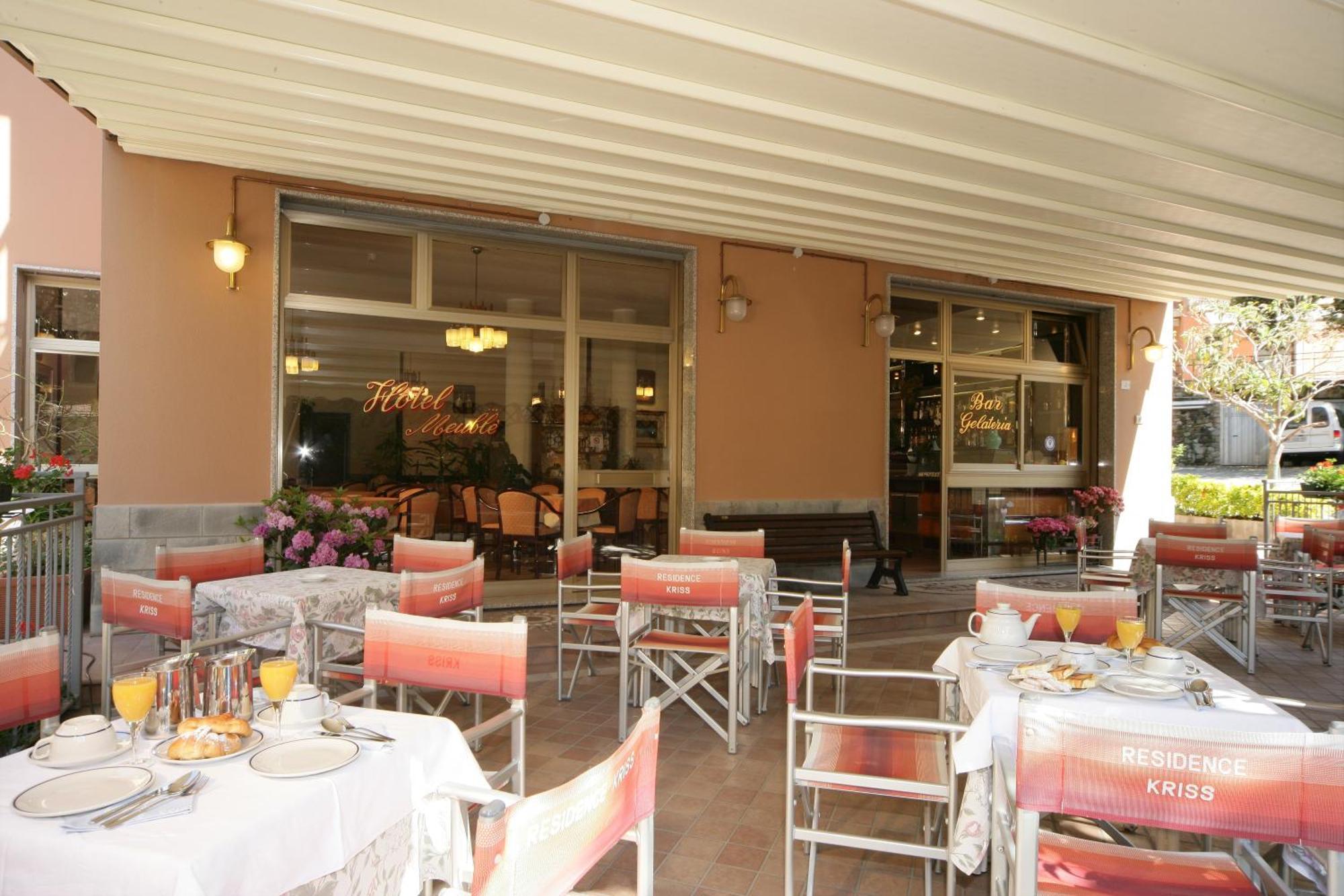 Residence Hotel Kriss Deiva Marina Buitenkant foto