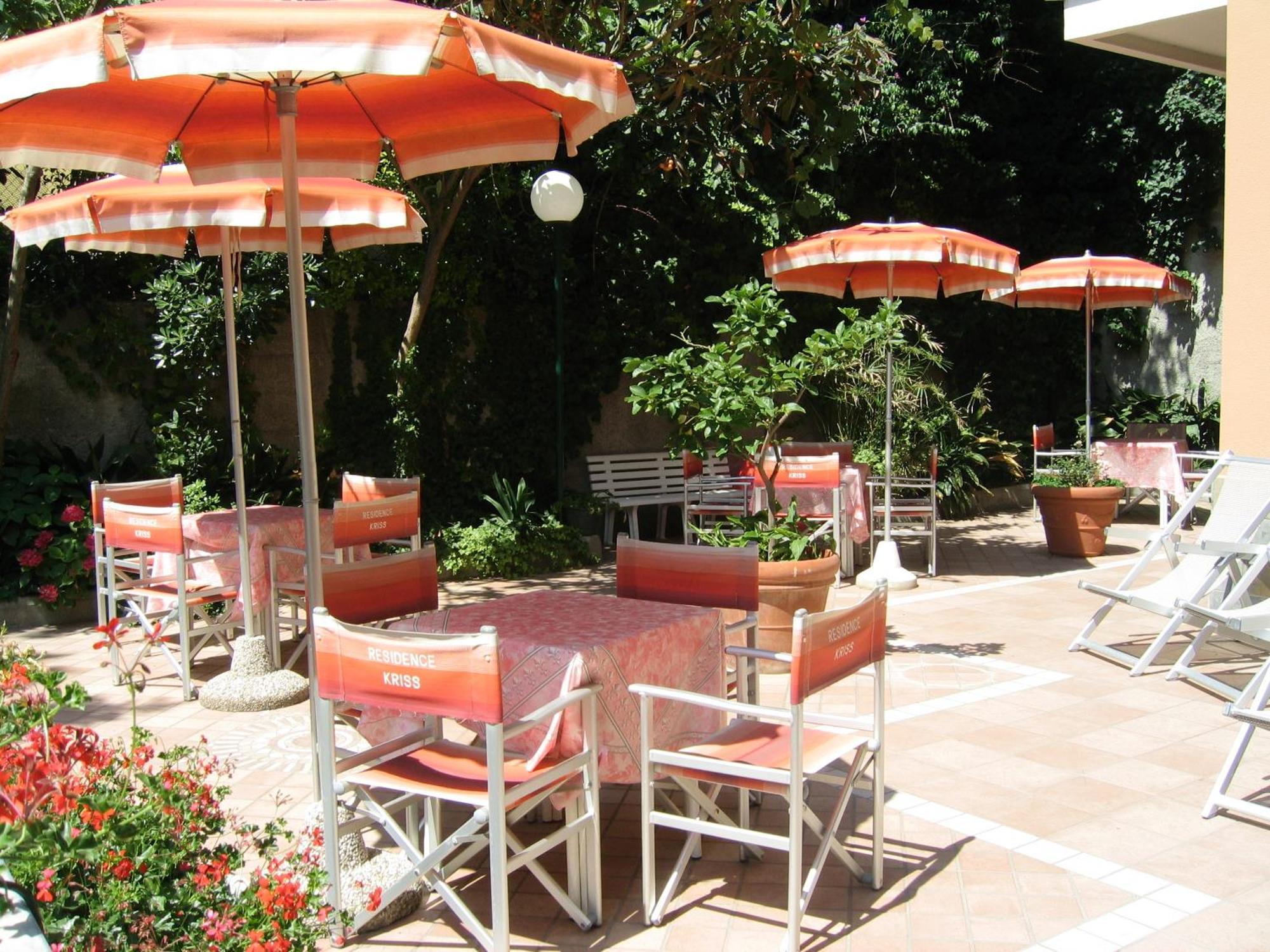 Residence Hotel Kriss Deiva Marina Buitenkant foto