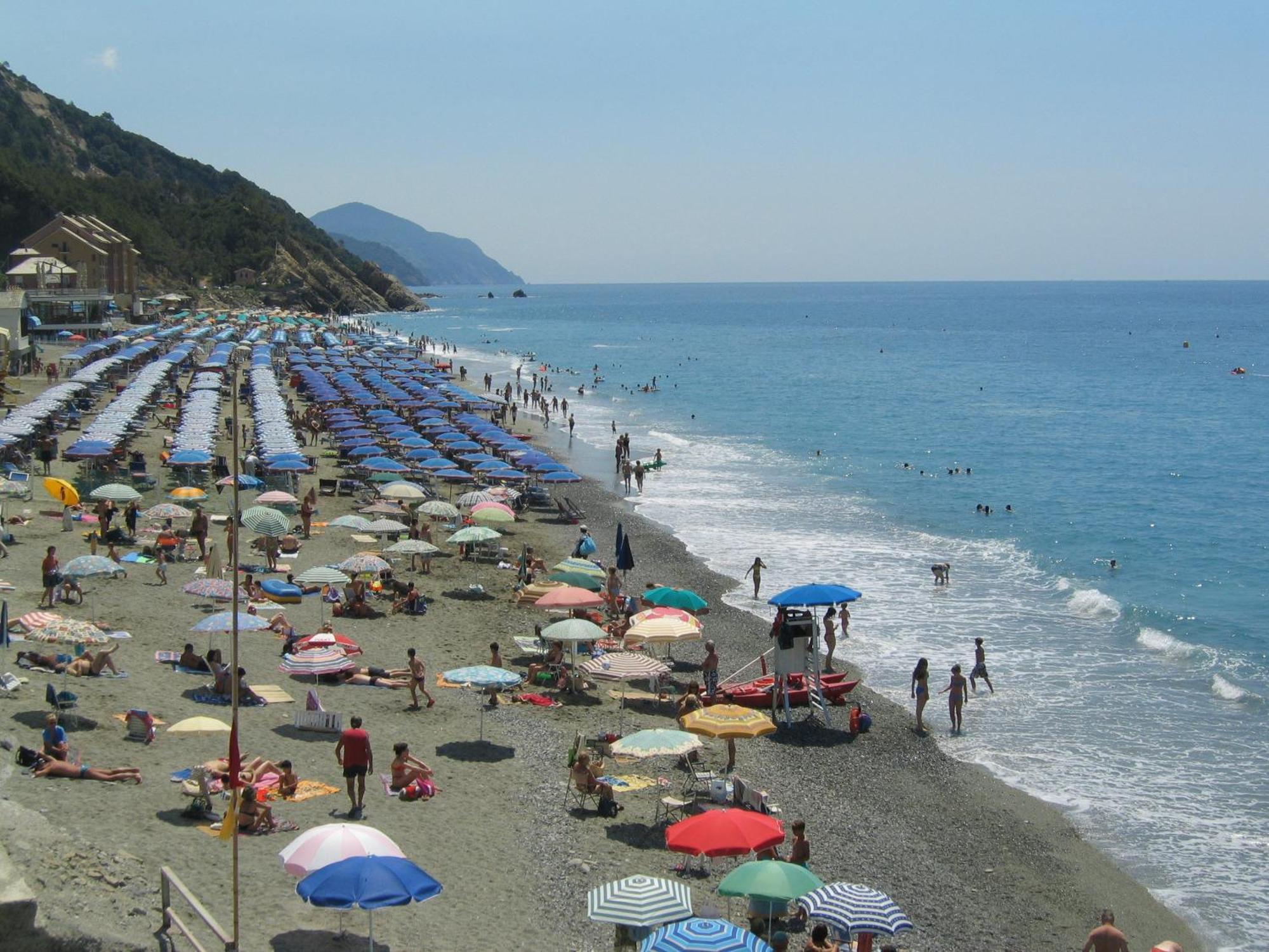 Residence Hotel Kriss Deiva Marina Buitenkant foto