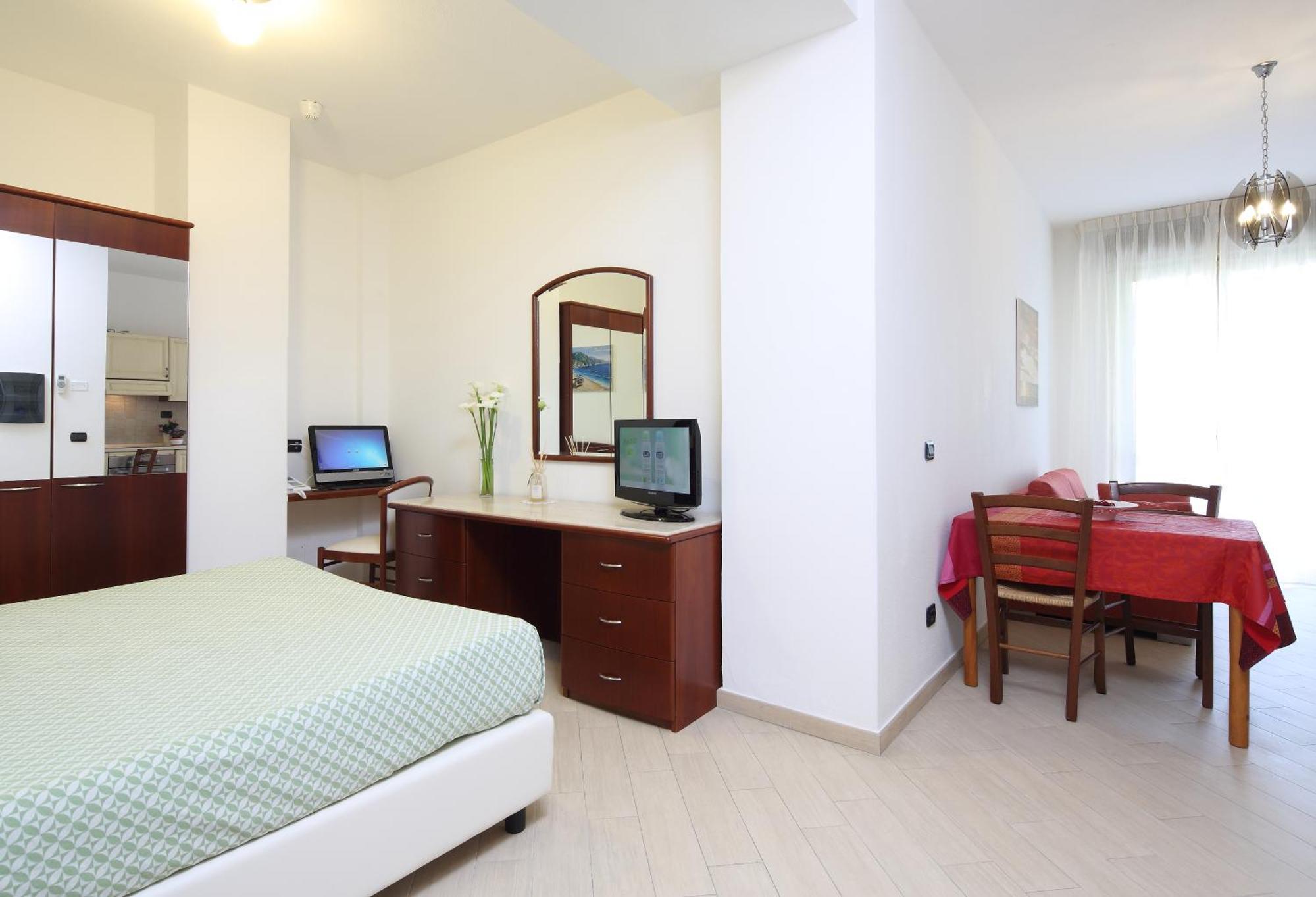 Residence Hotel Kriss Deiva Marina Buitenkant foto