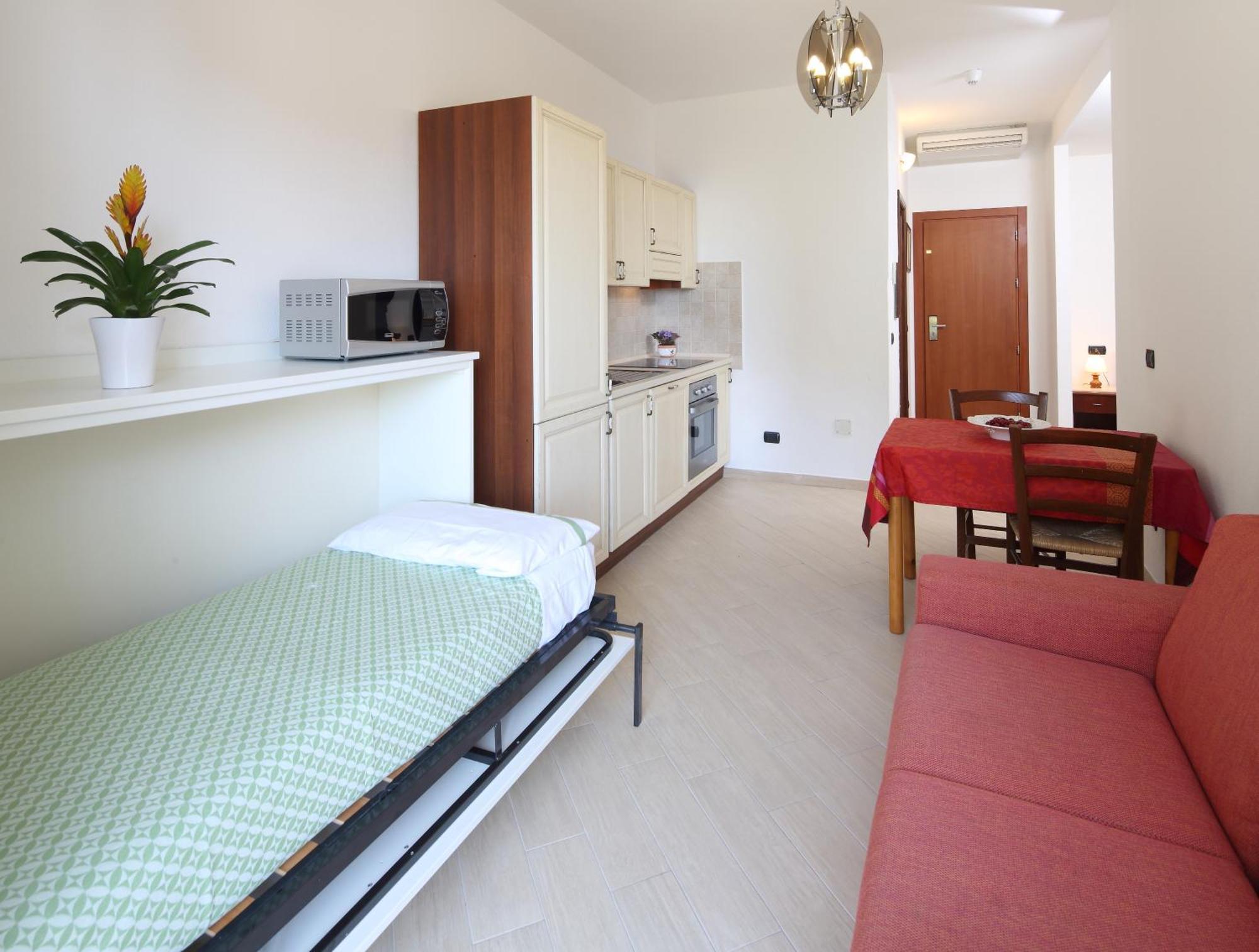 Residence Hotel Kriss Deiva Marina Buitenkant foto