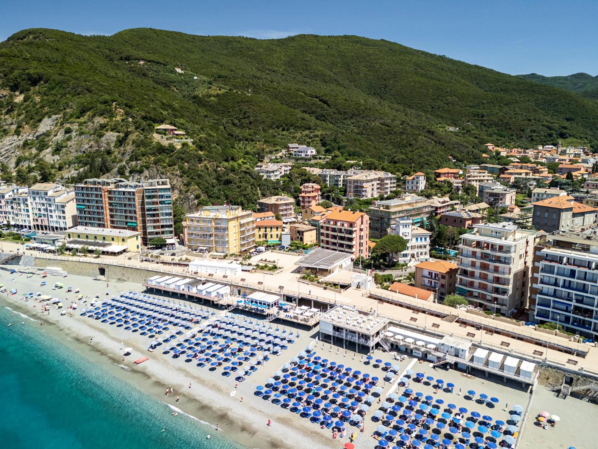 Residence Hotel Kriss Deiva Marina Buitenkant foto