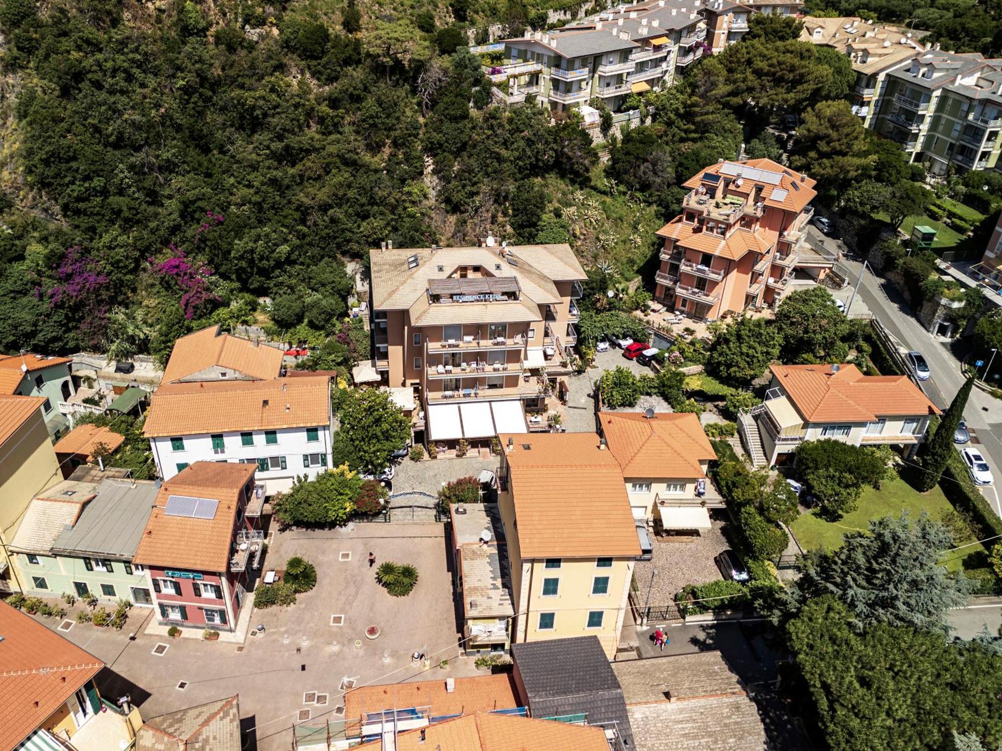 Residence Hotel Kriss Deiva Marina Buitenkant foto