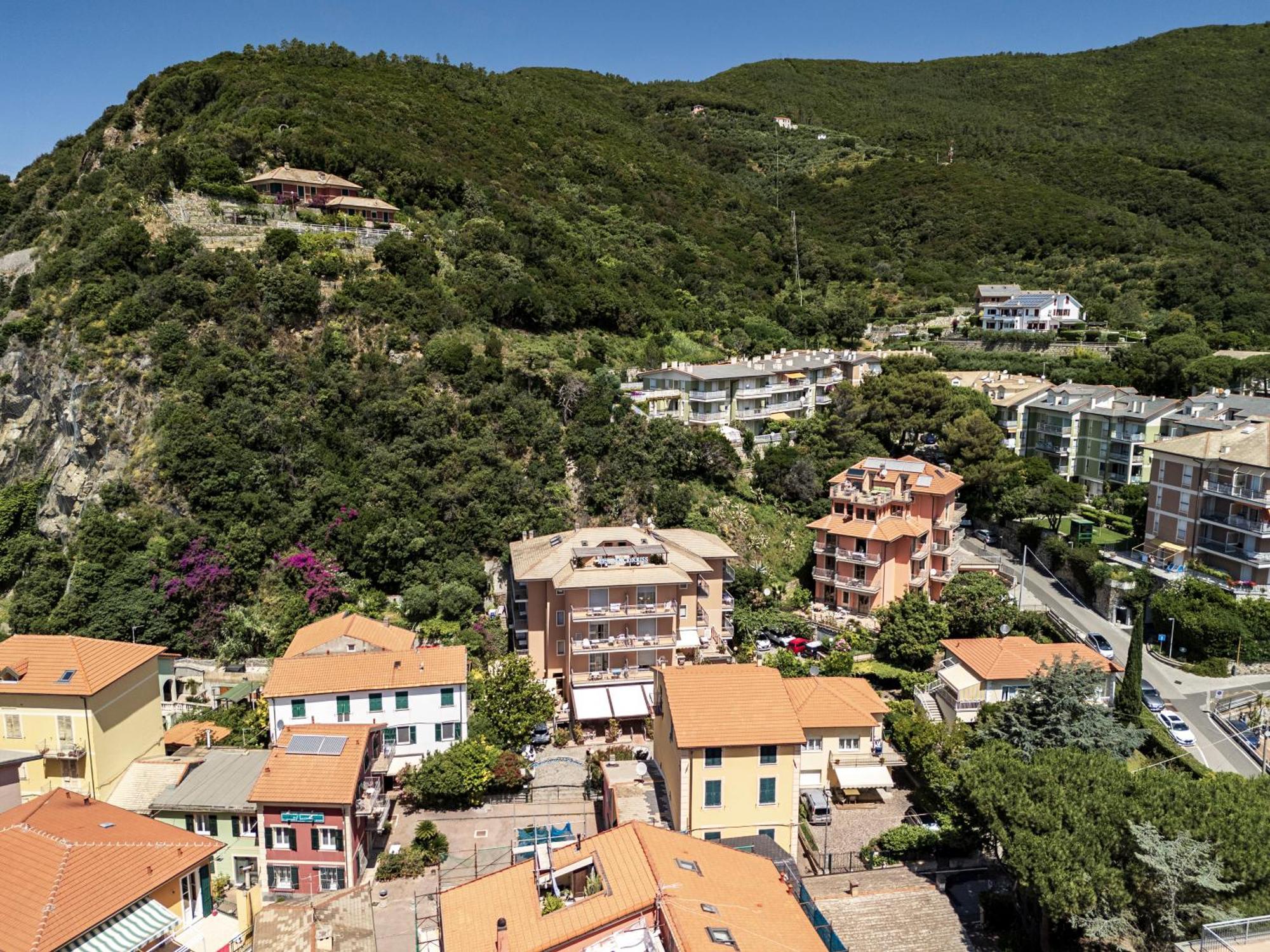 Residence Hotel Kriss Deiva Marina Buitenkant foto