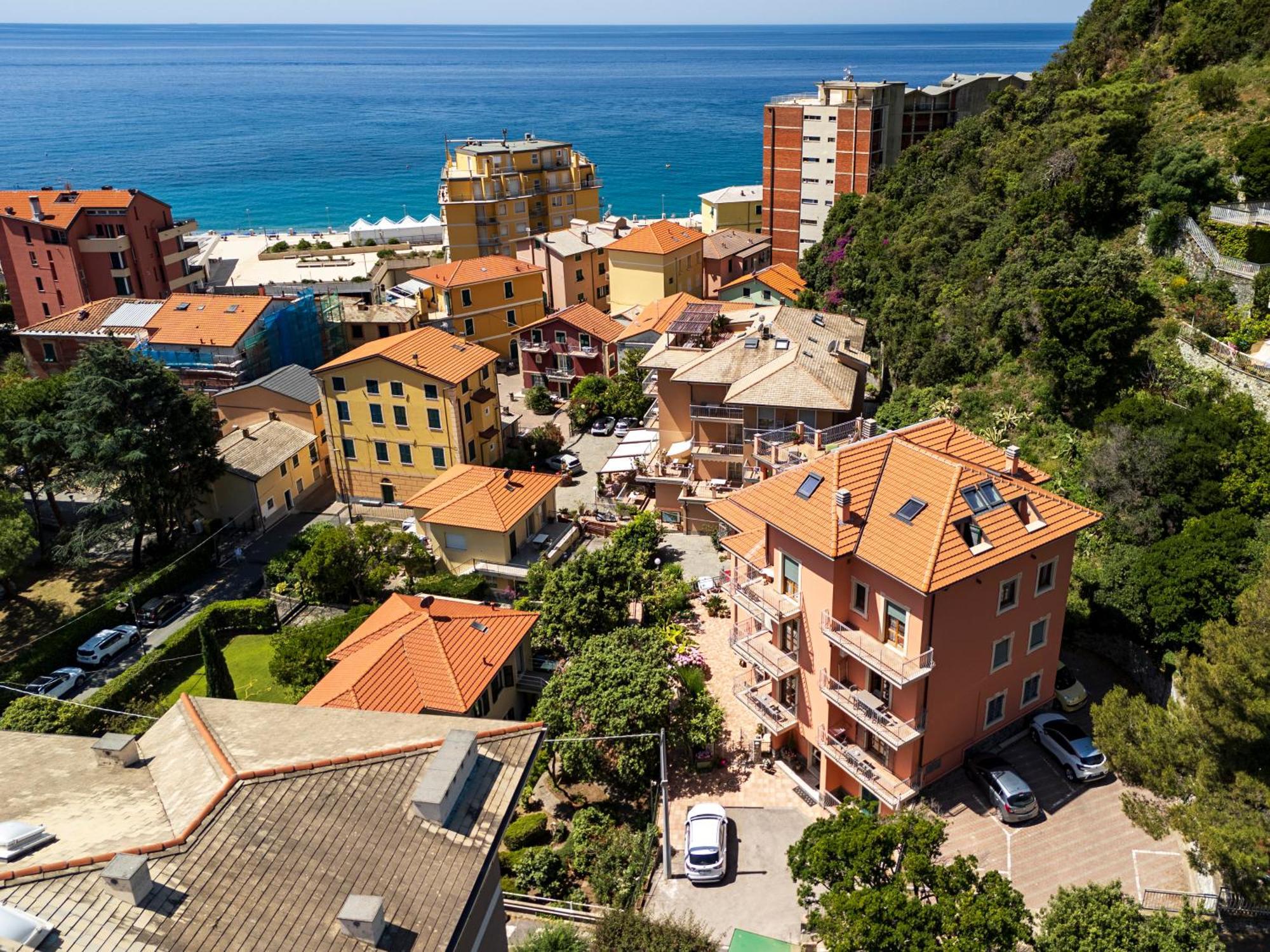 Residence Hotel Kriss Deiva Marina Buitenkant foto