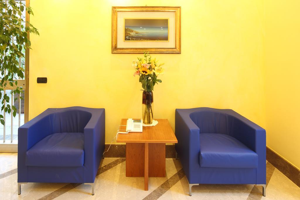 Residence Hotel Kriss Deiva Marina Buitenkant foto