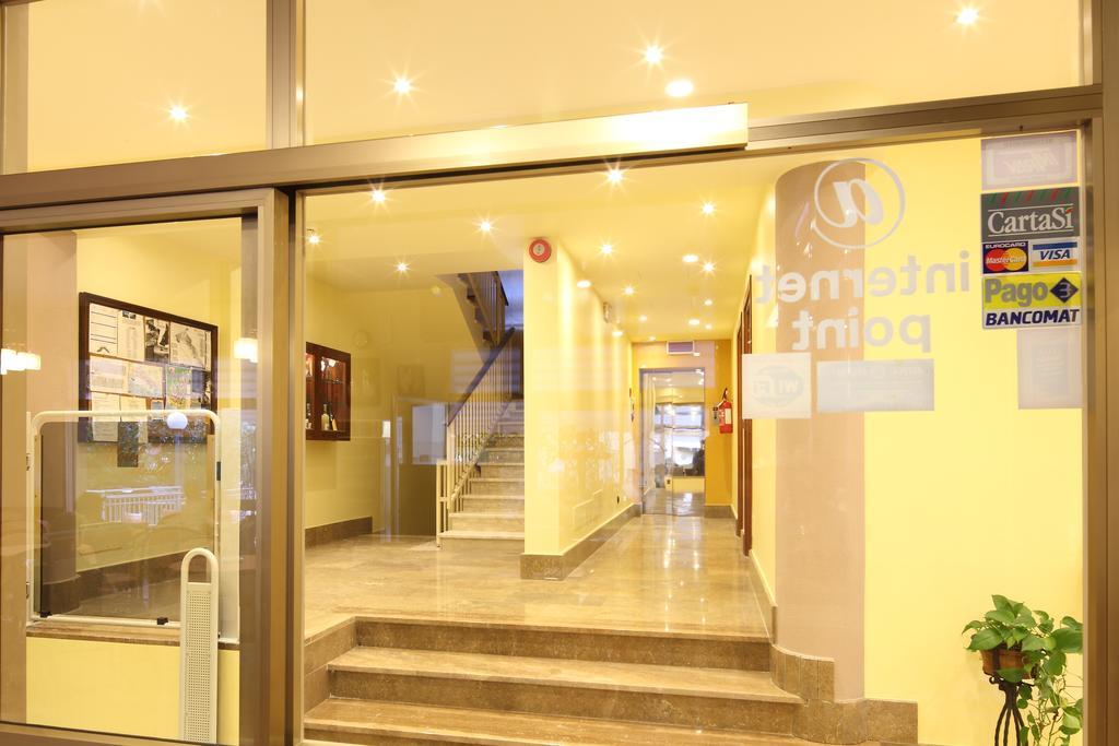 Residence Hotel Kriss Deiva Marina Buitenkant foto