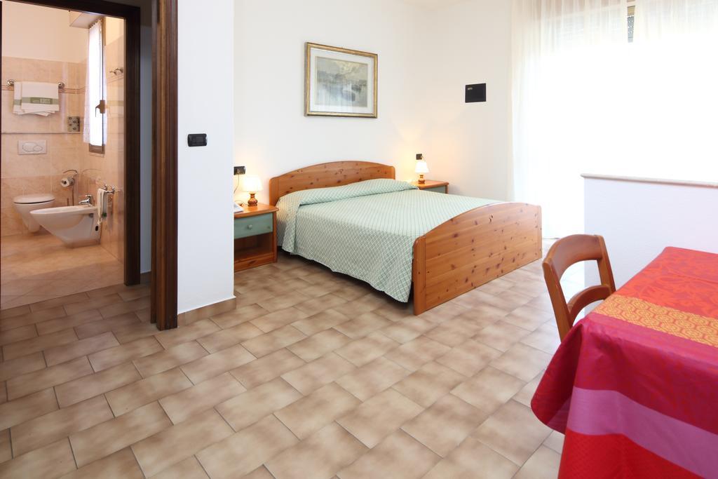 Residence Hotel Kriss Deiva Marina Buitenkant foto