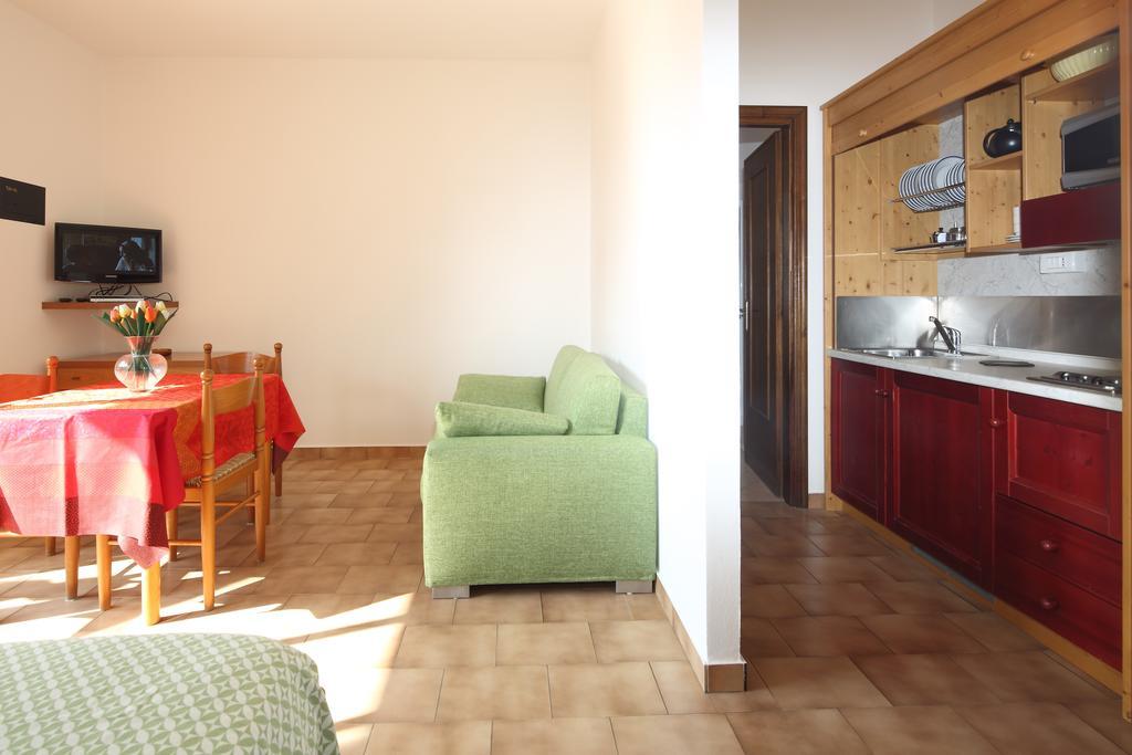 Residence Hotel Kriss Deiva Marina Buitenkant foto