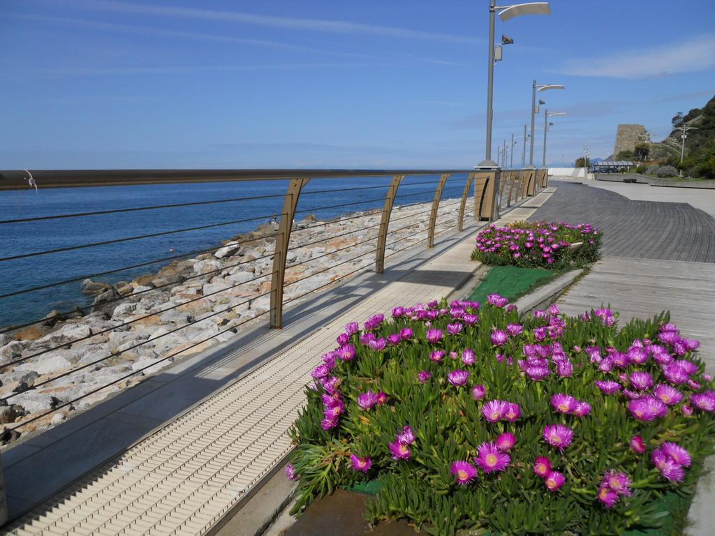 Residence Hotel Kriss Deiva Marina Buitenkant foto