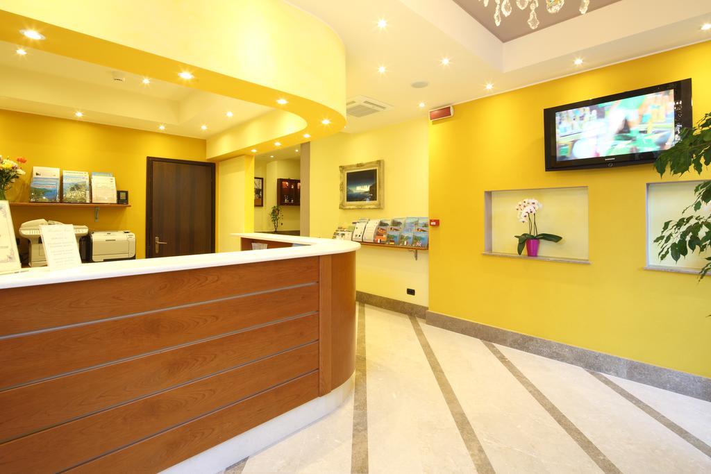Residence Hotel Kriss Deiva Marina Buitenkant foto