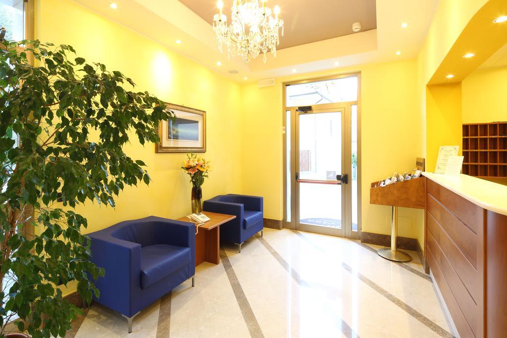 Residence Hotel Kriss Deiva Marina Buitenkant foto